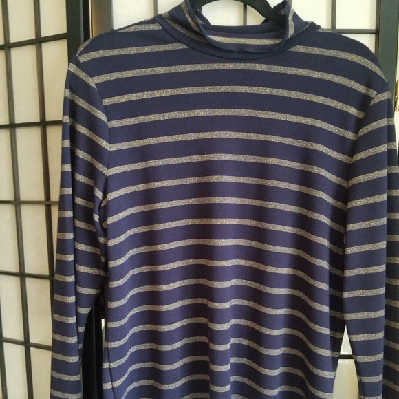 Nwot navy and gold turtleneck - Picture 5 of 6